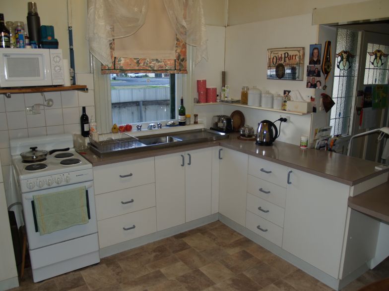 WALK TO SHOPS Picture 2