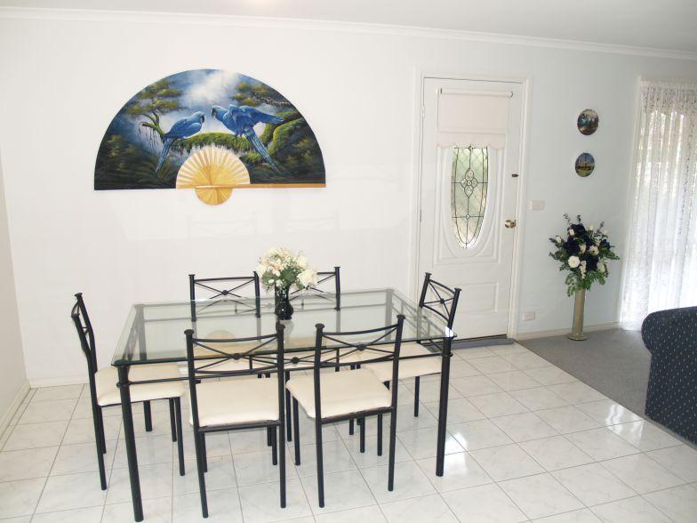 Immaculately Presented Townhouse Picture 3