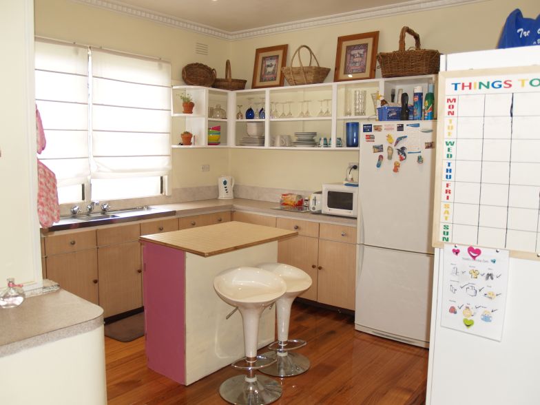 CLOSE TO MAIN STREET Picture 3