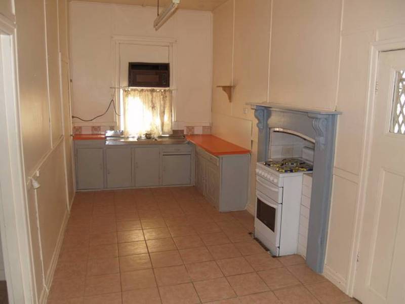 STONE'S THROW TO MAIN STREET Picture 2