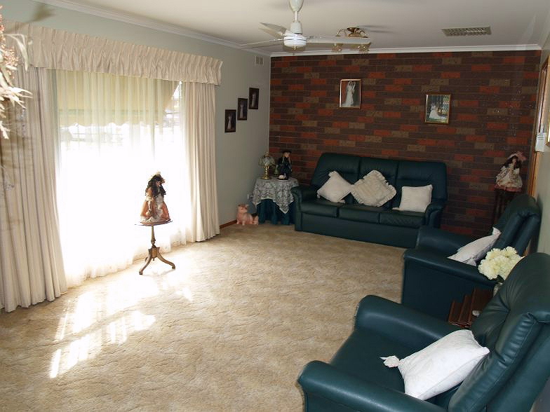 LOCATION & PRESENTATION Picture