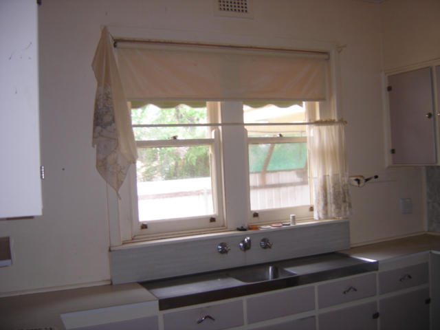 REAR LANE ACCESS Picture 2