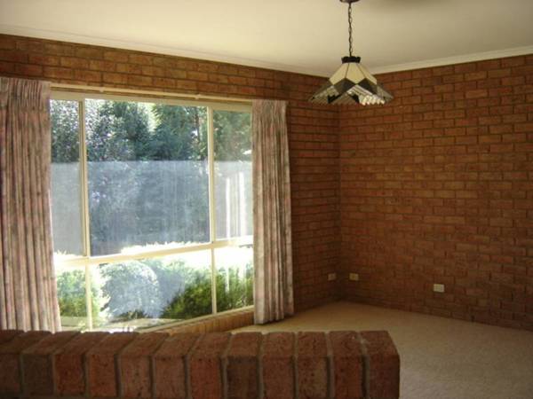 LARGE FAMILY HOME Picture 3