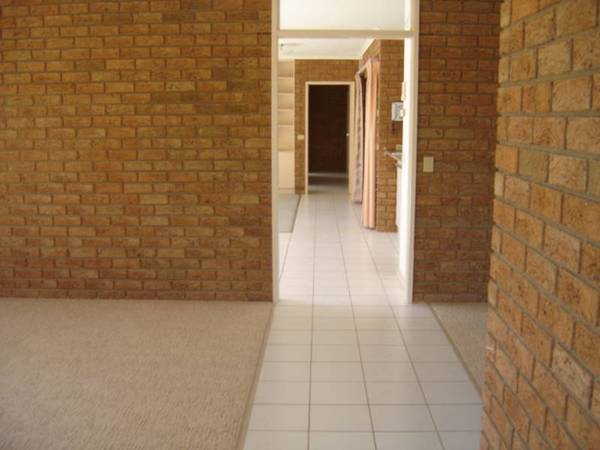 LARGE FAMILY HOME Picture 2