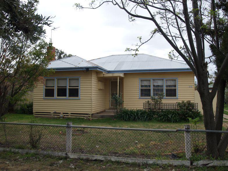 Neat Home on Large Block Picture 1