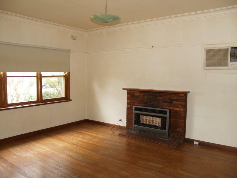 Neat Home on Large Block Picture 2