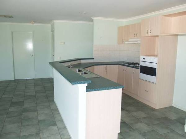 HUGE LIVING AREA Picture 2