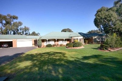 AUSTRALIAN COUNTRY HOMESTEAD Picture AUSTRALIAN COUNTRY HOMESTEAD Picture