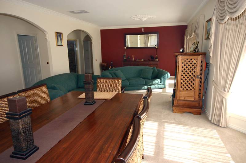 AUSTRALIAN COUNTRY HOMESTEAD Picture 2