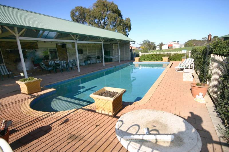 AUSTRALIAN COUNTRY HOMESTEAD Picture 3