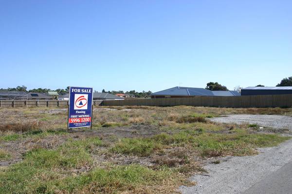 1000m2 (approx) VACANT LAND Picture