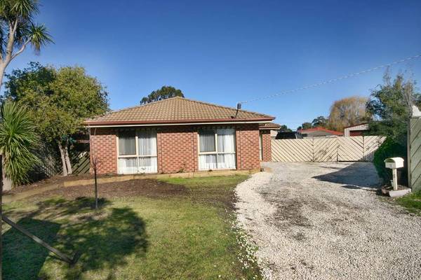 HUGE BLOCK & 4 CAR GARAGE Picture 1