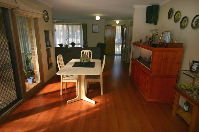 HAVE A GANDER AT THIS ONE Picture 3