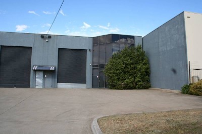 FACTORY WITH YARD Picture