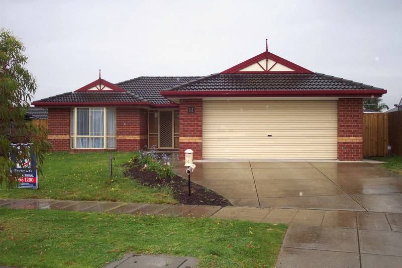 LYNBROOK ESTATE Picture 1