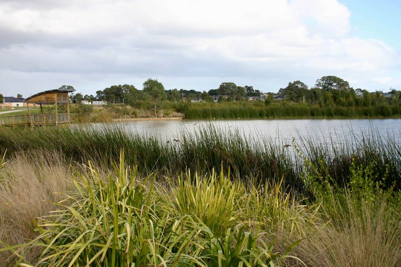 LYNBROOK ESTATE Picture 2