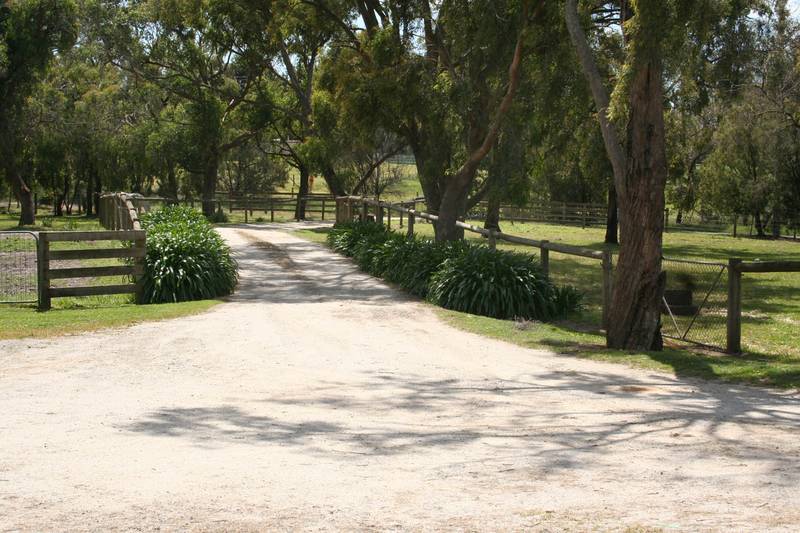 TRANQUIL SETTING ON 5 ACRES Picture 2