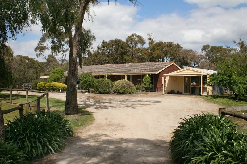 TRANQUIL SETTING ON 5 ACRES Picture 1