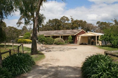 TRANQUIL SETTING ON 5 ACRES Picture