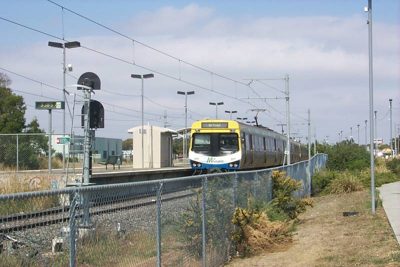 CLOSE TO PUBLIC TRANSPORT Picture 2