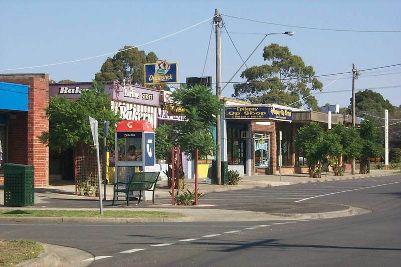 WALKING DISTANCE TO SHOPS Picture 2