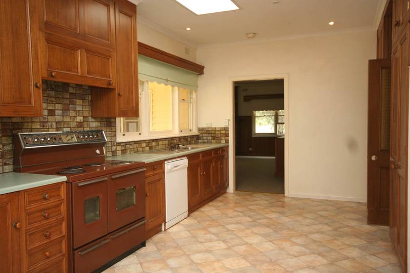 60 ACRE (24ha) HORSE PROPERTY Picture 2