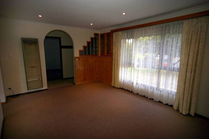 CLOSE TO SHOPS Picture 3