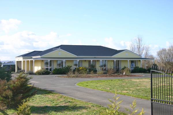 THOROUGHBRED TRAINING PROPERTY - 50 ACRES Picture 1