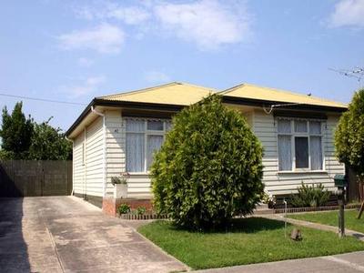 WALK TO SHOPPING CENTRE Picture WALK TO SHOPPING CENTRE Picture