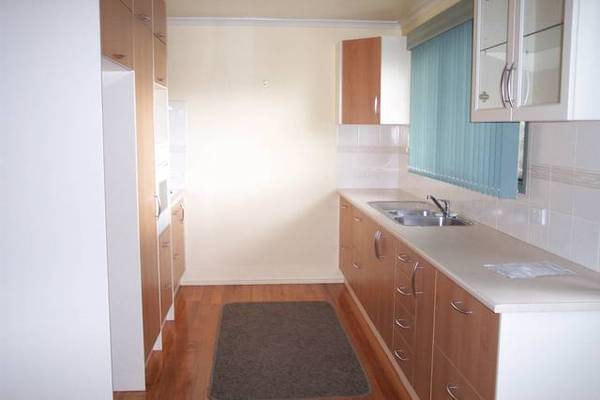 THREE BEDROOM HOUSE Picture 2