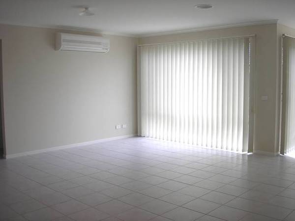 FOUR BEDROOM HOUSE Picture 3