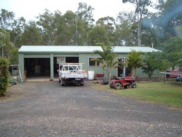 COUNTRY LIVING CLOSE TO TOWN Picture 2