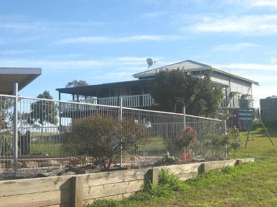 Unique Position, Queenslander with 80 acres Picture