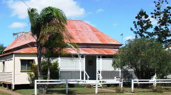 RES B FLATS - 3 BLOCKS FROM CBD Picture 3