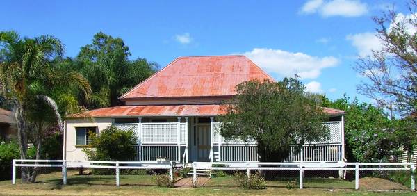 RES B FLATS - 3 BLOCKS FROM CBD Picture 2