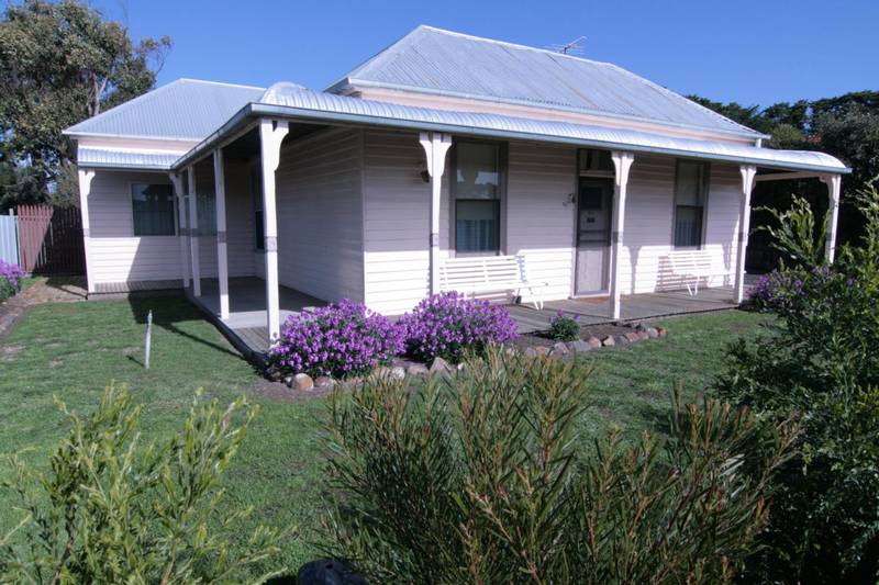 Country Style Character Picture 1