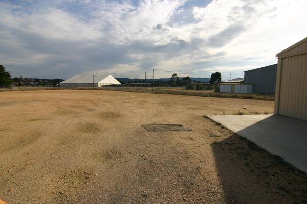 LARGE INDUSTRIAL COMPOUND & SHED Picture 3