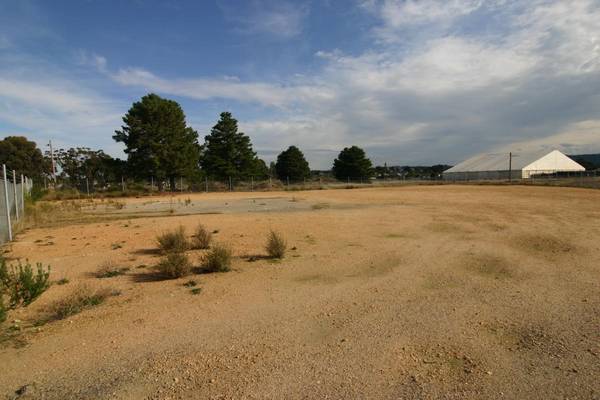 LARGE INDUSTRIAL COMPOUND & SHED Picture 2