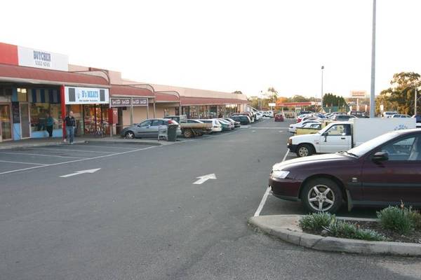Commercial Retail Sop - Safeway complex Picture 3