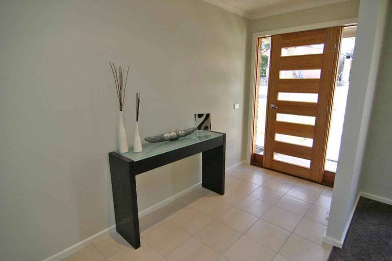 Stylish New 3BR Town house Picture 2