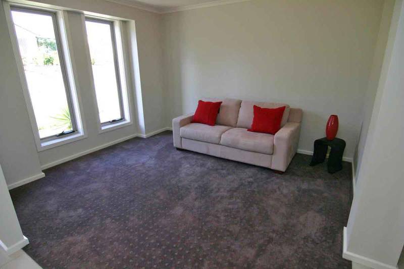 Stylish New 3BR Town house Picture 3