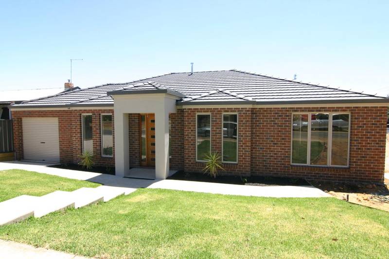 Stylish New 3BR Town house Picture 1