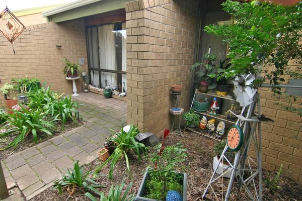 Low Maintenance Rental Investment Unit Picture