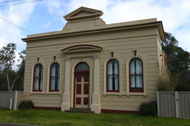 Historic Bank Building & Residence Picture 1