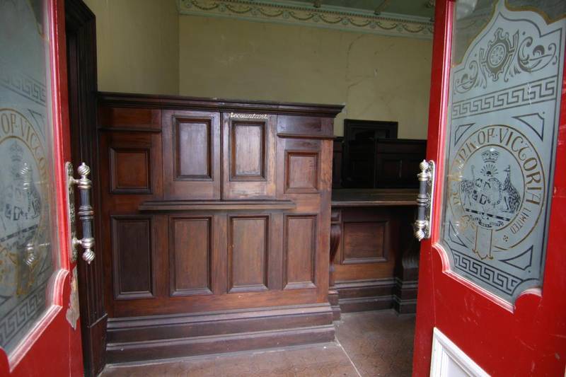 Historic Bank Building & Residence Picture 2