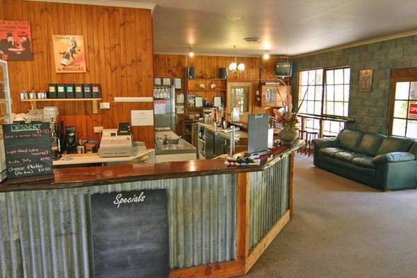 HALLS GAP TAVERN- FOR LEASE Picture 3