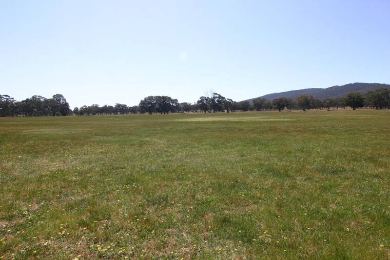 COUNTRY LAND WITH GREAT VIEWS- HOW RELAXING Picture 1