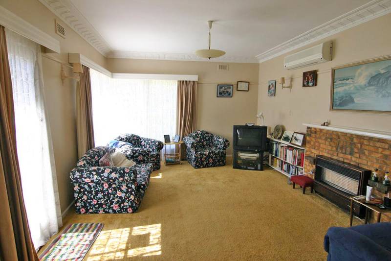 Solid Family Home set on large allotment Picture 3