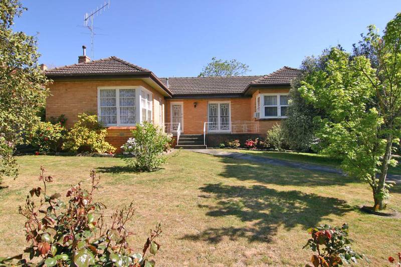 Solid Family Home set on large allotment Picture 1