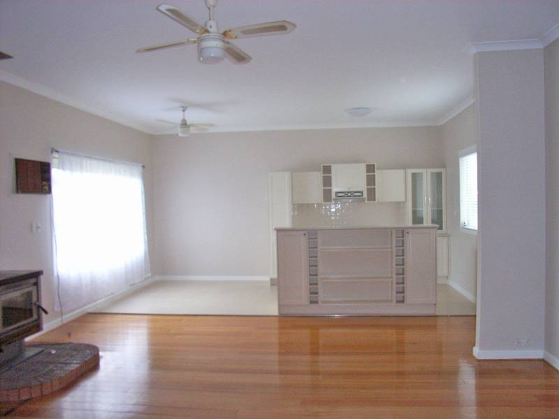 Newly Renovated with Air Conditioning!! Picture 2